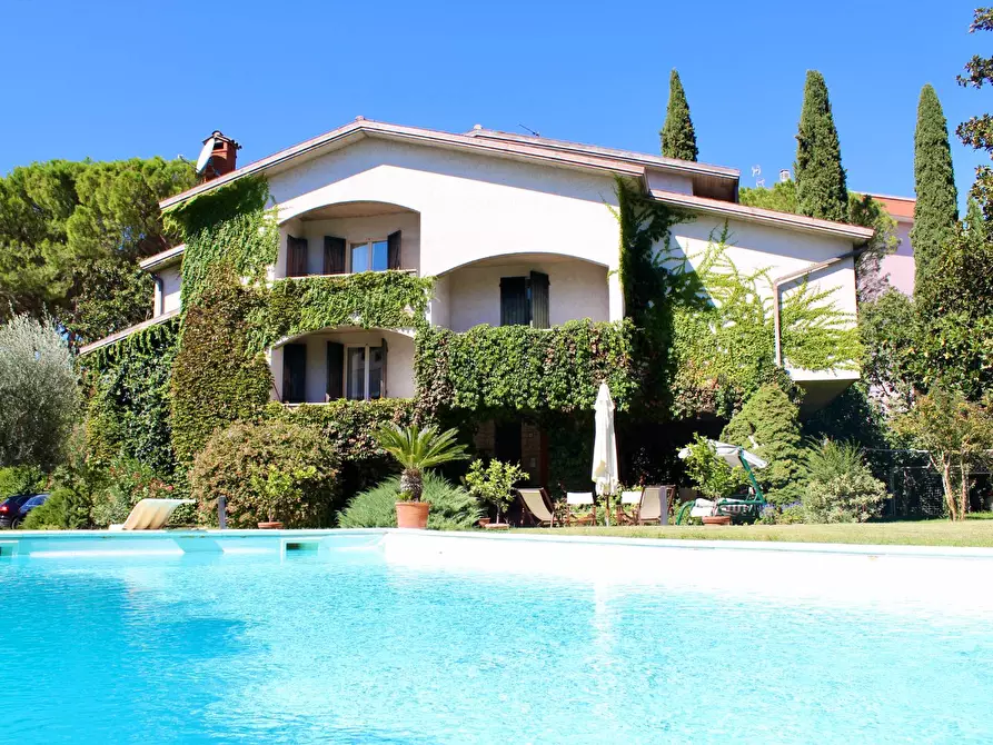Immagine 1 di Villa in vendita  in Via San Rocco a Bastia Umbra