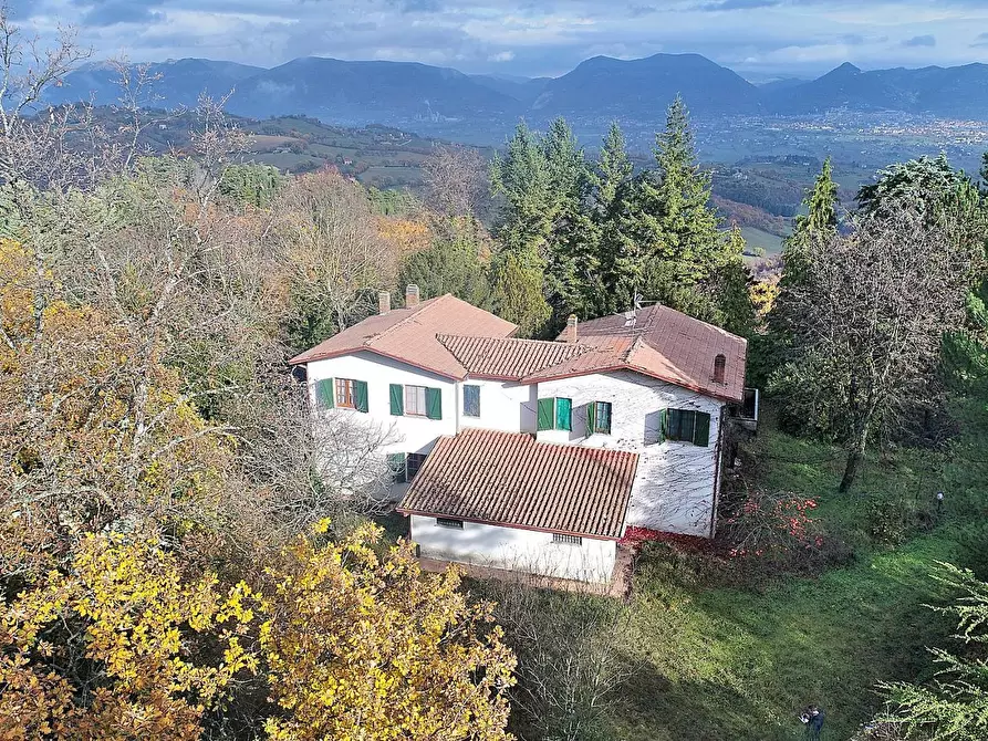 Immagine 1 di Villa in vendita  in frazione Monteluiano a Gubbio