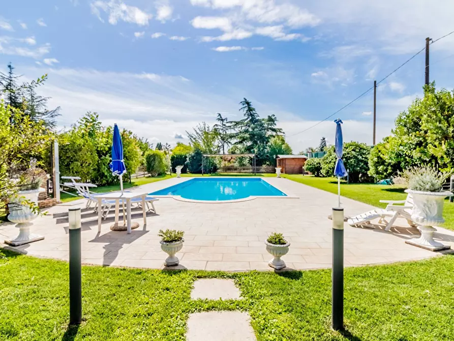 Immagine 1 di Villa in vendita  in Via Augusto Crispigni a Bassano In Teverina