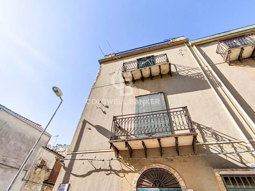 Immagine 1 di Palazzo in vendita  in Via Beatrice del Carretto a Alimena