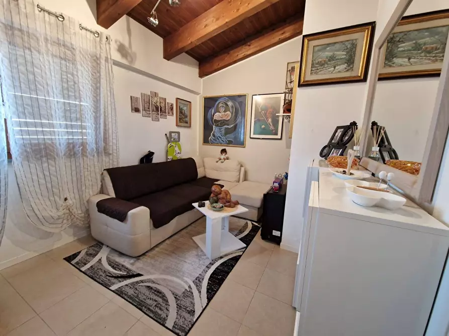Immagine 1 di Casa indipendente in vendita  in Via Mario Liberti a Bassano In Teverina