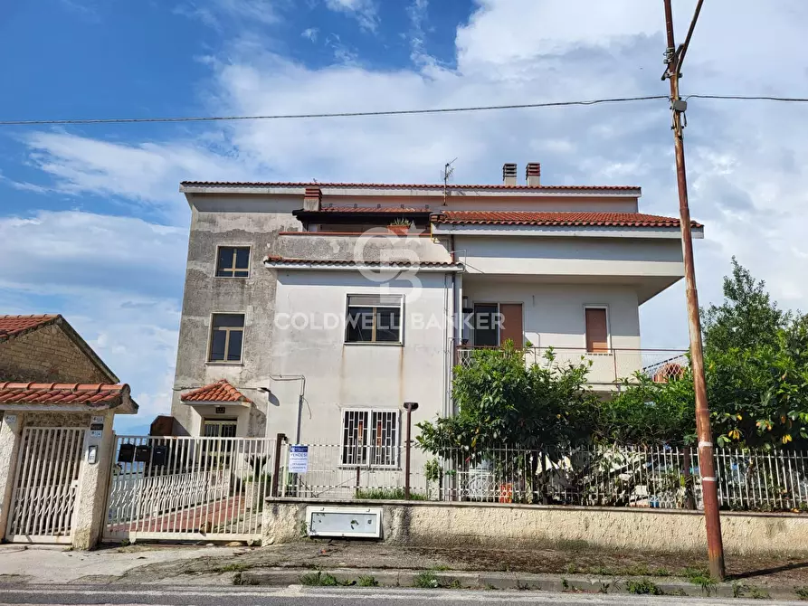 Immagine 1 di Appartamento in vendita  in corso garibaldi a Ogliastro Cilento
