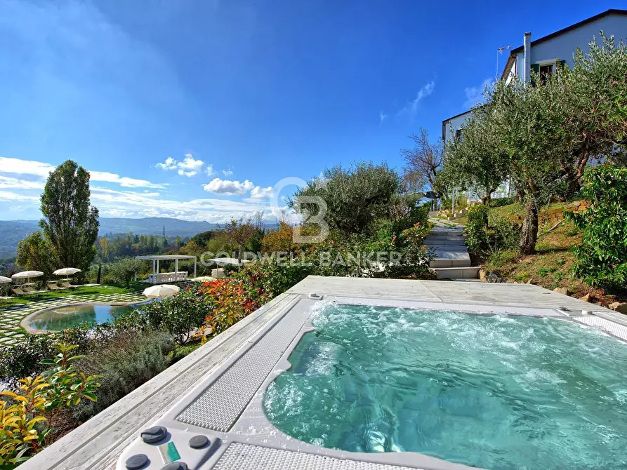 Immagine 1 di Villa in vendita  in Via San Felice a Montefiore Conca