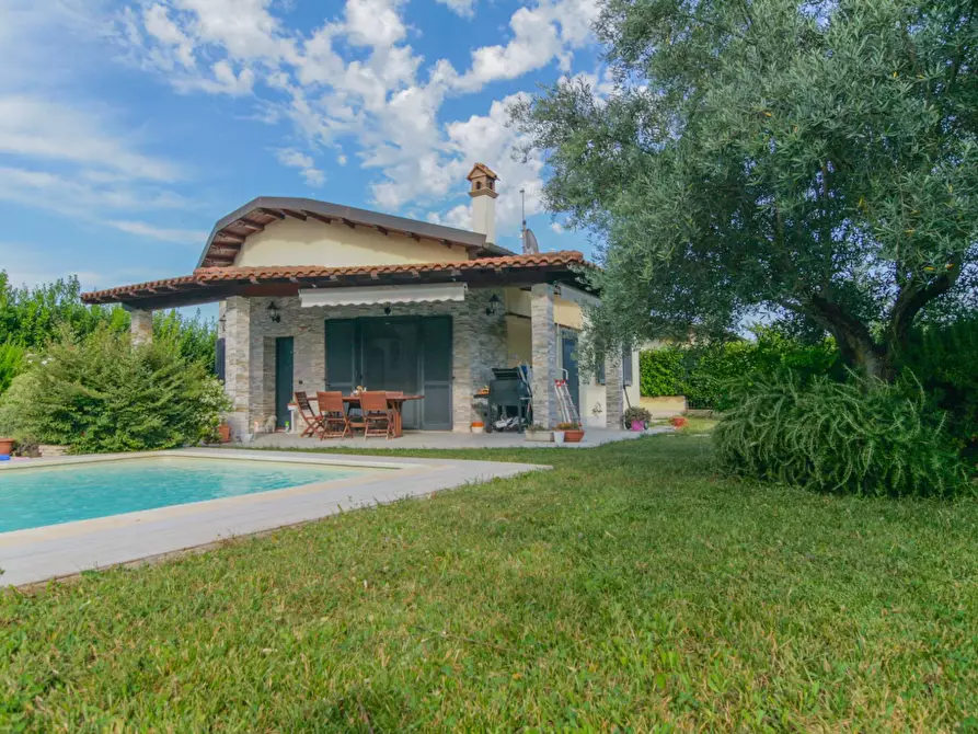 Immagine 1 di Villa in vendita  in via Padova a Fiano Romano