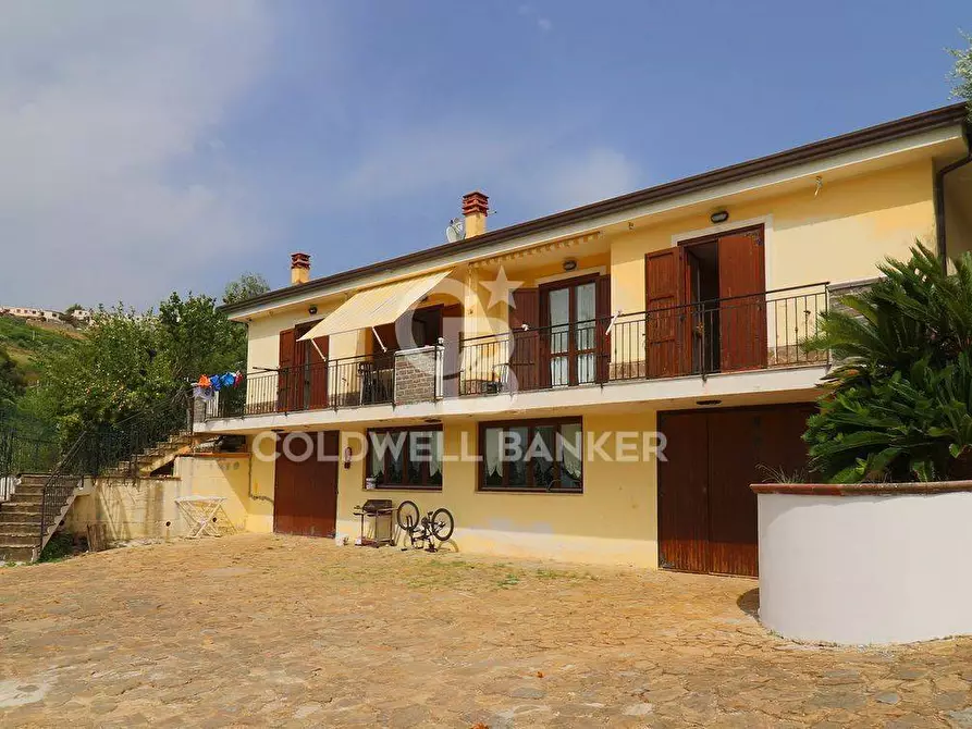 Immagine 1 di Villa in vendita  in via delle quattro stagioni a Agropoli
