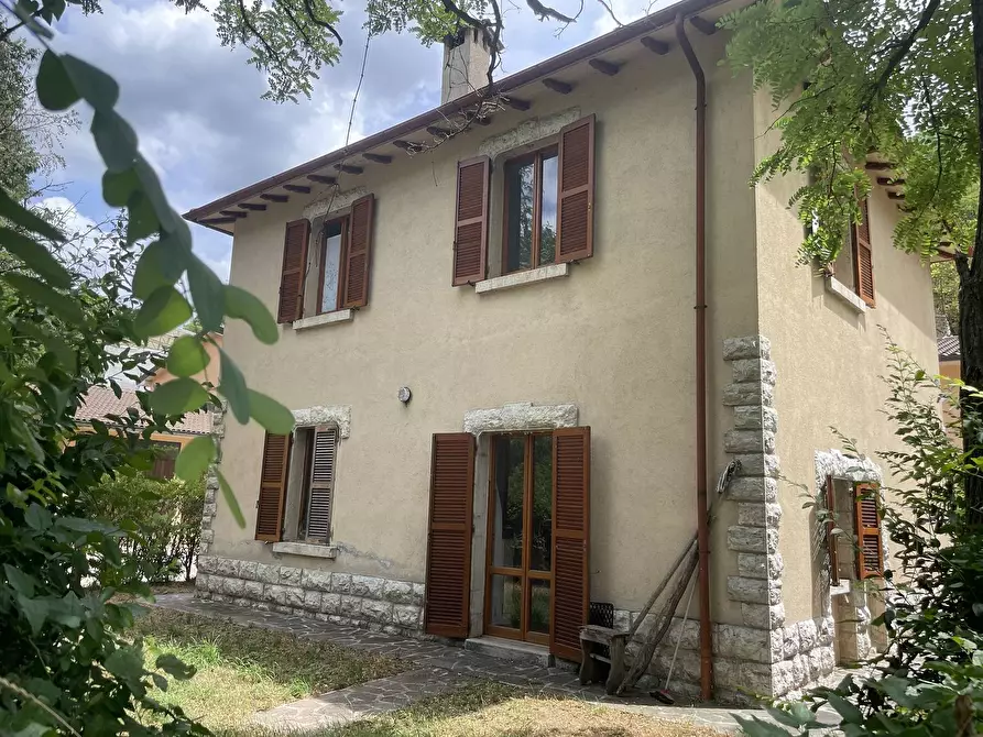Immagine 1 di Villa in vendita  in Borgo Cerreto a Poggiodomo