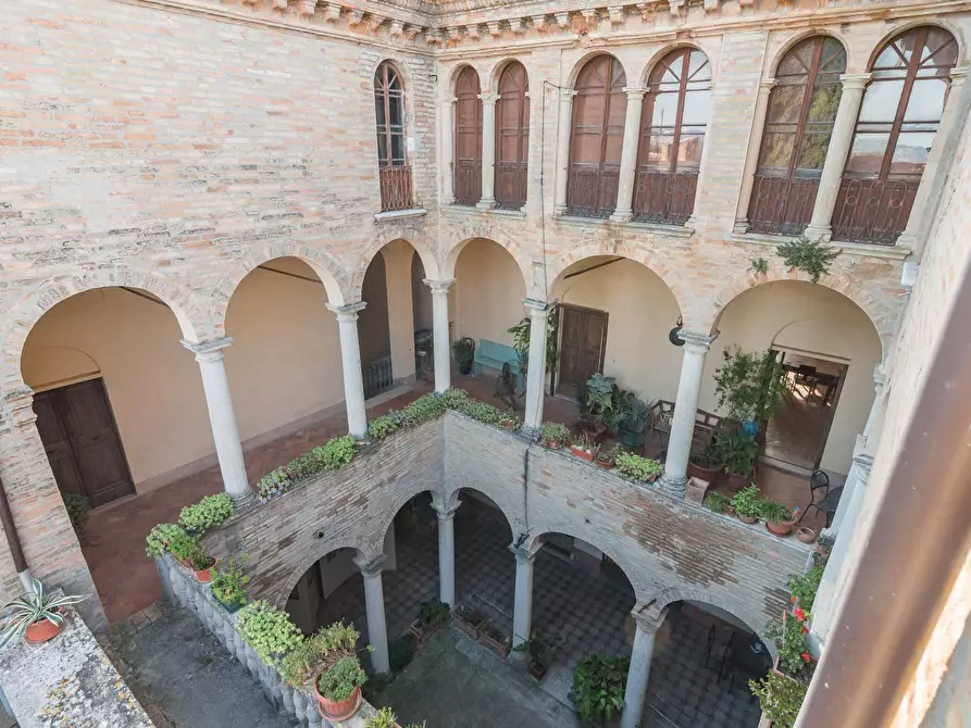 Immagine 1 di Palazzo in vendita  in Via Roma a Saludecio