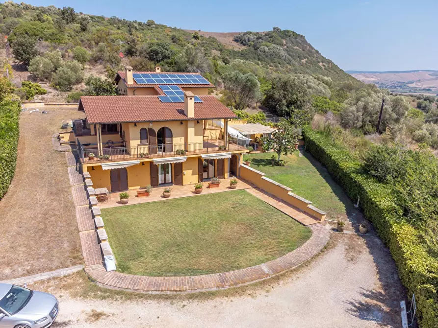 Immagine 1 di Villa in vendita  a Tarquinia