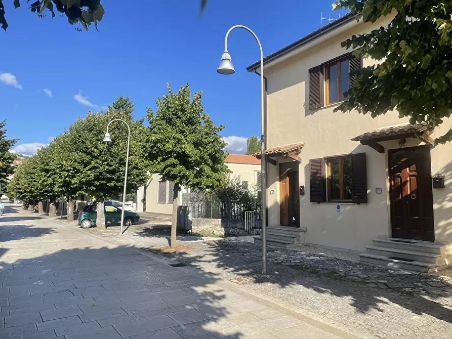 Immagine 1 di Villa in vendita  in Viale Marconi a Giano Dell'umbria