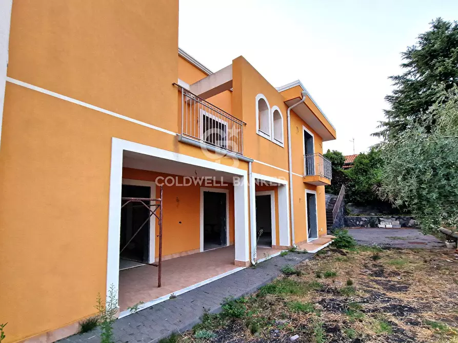 Immagine 1 di Villa in vendita  in via padre pio a Gravina Di Catania