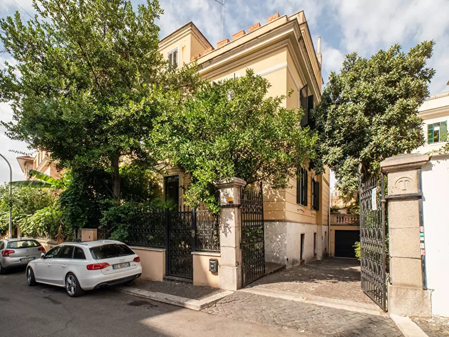 Immagine 1 di Villa in vendita  in Via Nicolò Tommaseo a Roma