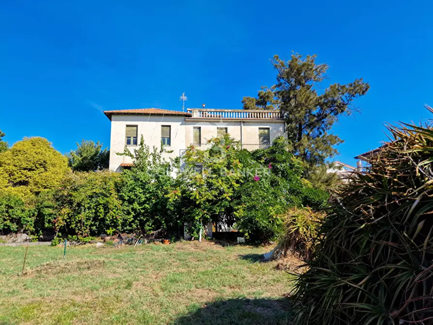Immagine 1 di Villa in vendita  in VIa Umberto a Gravina Di Catania