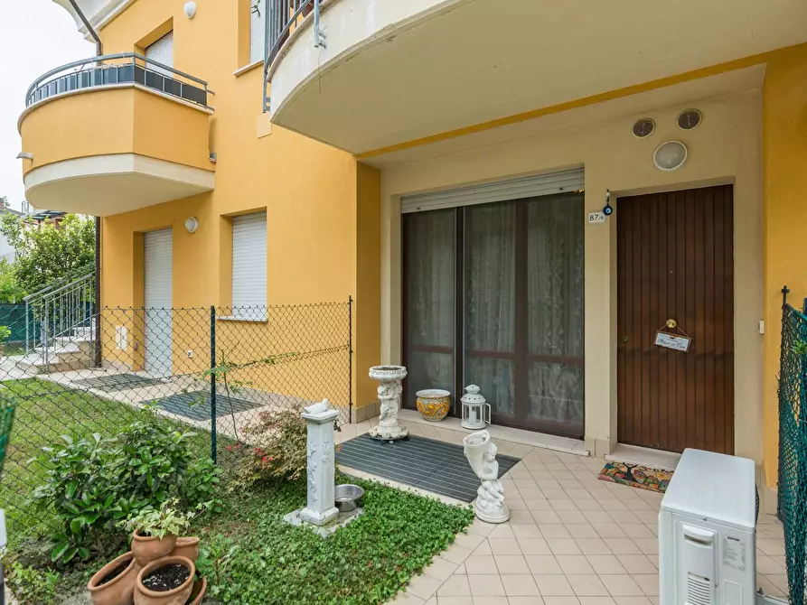 Immagine 1 di Appartamento in vendita  in via Ugo Foscolo a Montescudo-Monte Colombo