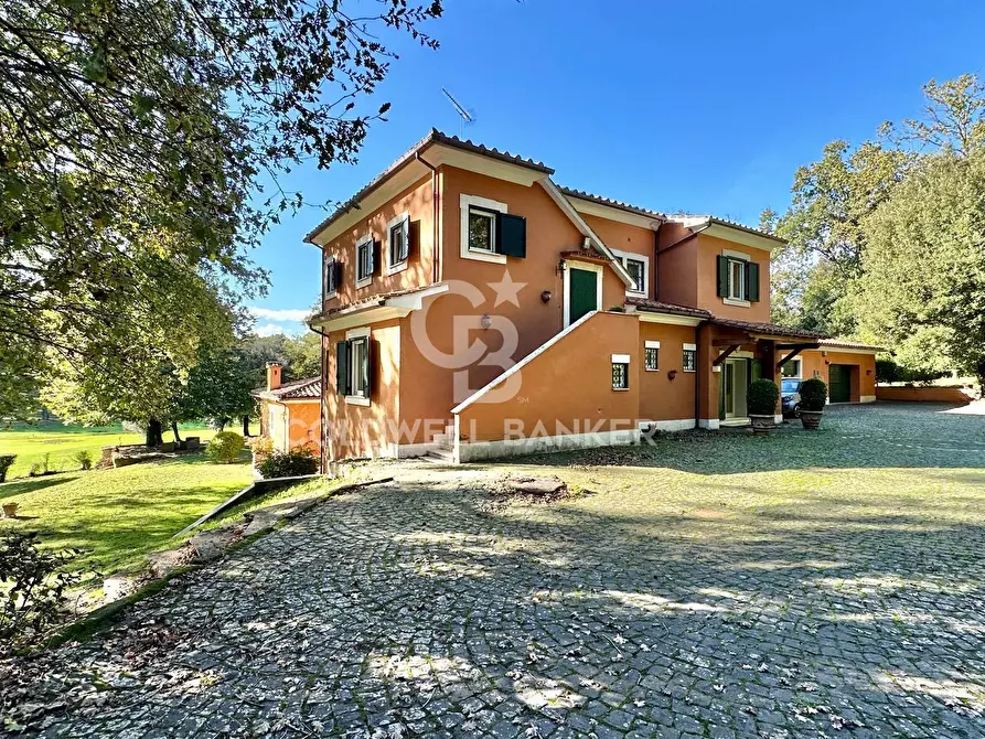 Immagine 1 di Villa in vendita  in Largo Dell' Olgiata a Roma