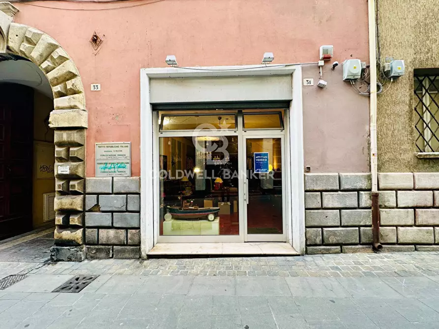 Immagine 1 di Negozio in affitto  in Via Giordano Bruno a Rimini