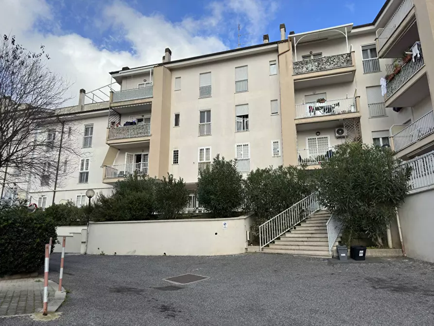 Immagine 1 di Appartamento in vendita  in Via delle Magnolie a Bracciano