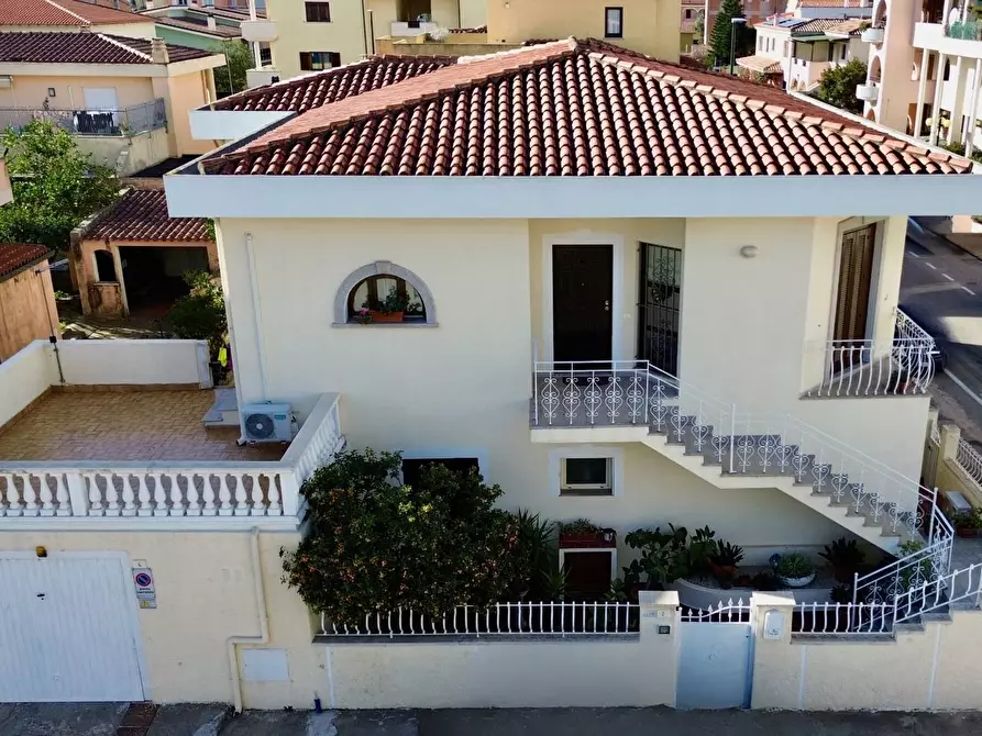 Immagine 1 di Villa in vendita  in via lazio a Olbia