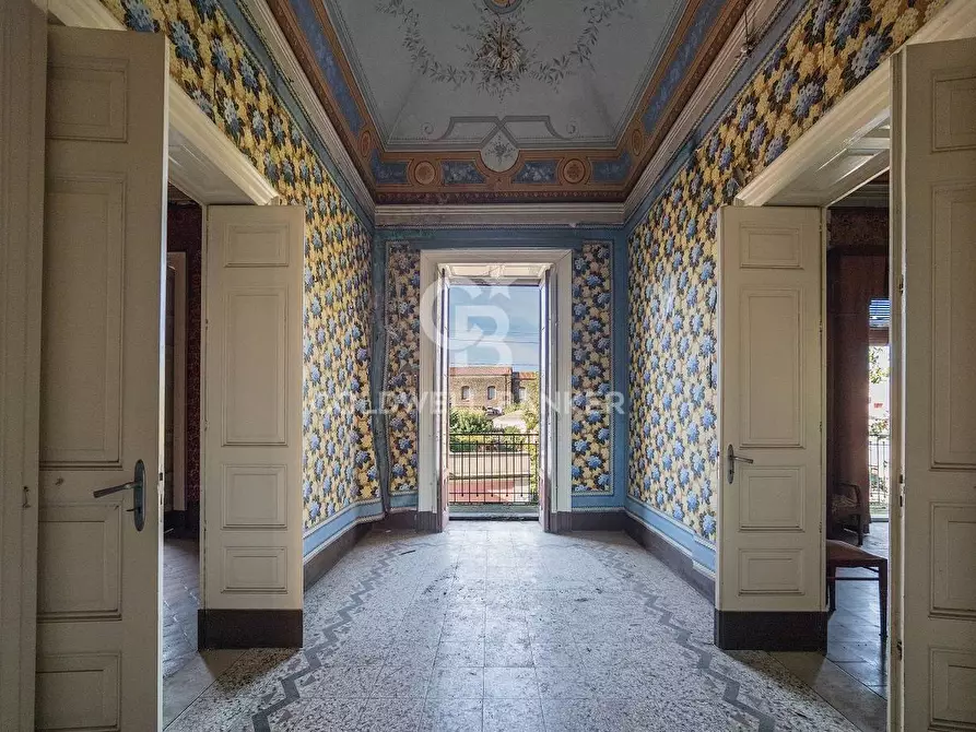 Immagine 1 di Palazzo in vendita  in Via Scalilla a Gravina Di Catania