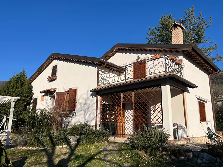 Immagine 1 di Villa in vendita  a Terni