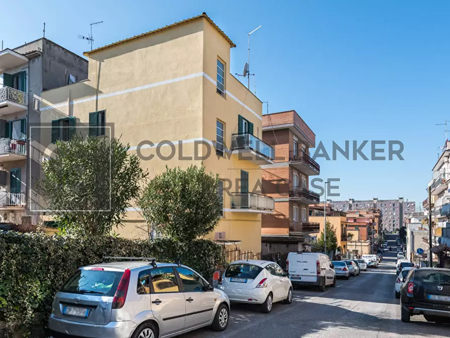 Immagine 1 di Appartamento in vendita  in Via Angelo Bianchi a Roma