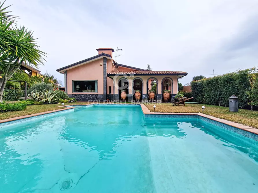 Immagine 1 di Villa in vendita  in Via Grassi a San Giovanni La Punta