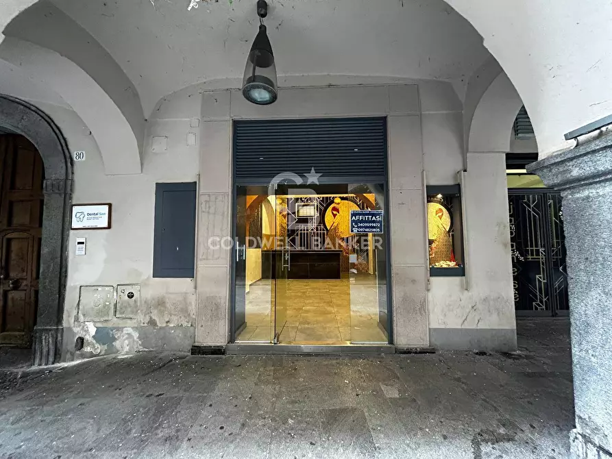 Immagine 1 di Locale commerciale in affitto  in Corso Umberto a Cava De' Tirreni