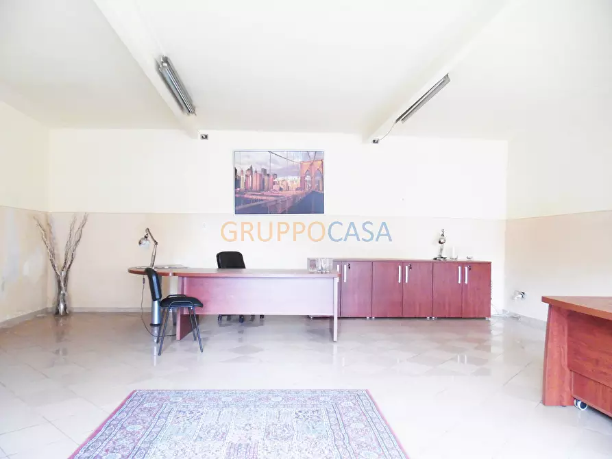 Immagine 1 di Negozio in affitto  in Via Leopoldo Galeotti a Pescia