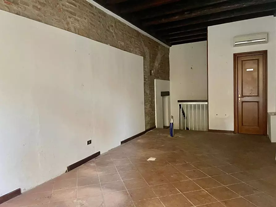 Immagine 1 di Ufficio in vendita  a Mantova