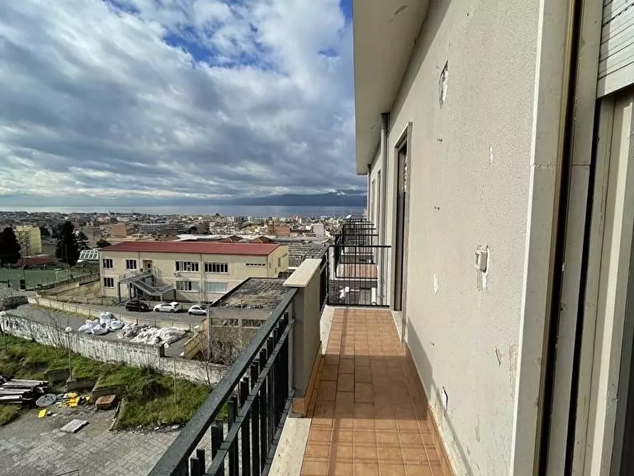 Immagine 1 di Appartamento in vendita  in via Emilio Cuzzocrea a Reggio Di Calabria