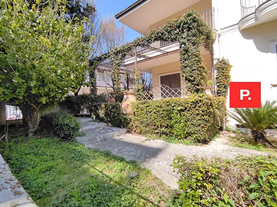 Immagine 1 di Villa in vendita  in Via Avezzana a Santa Maria Capua Vetere