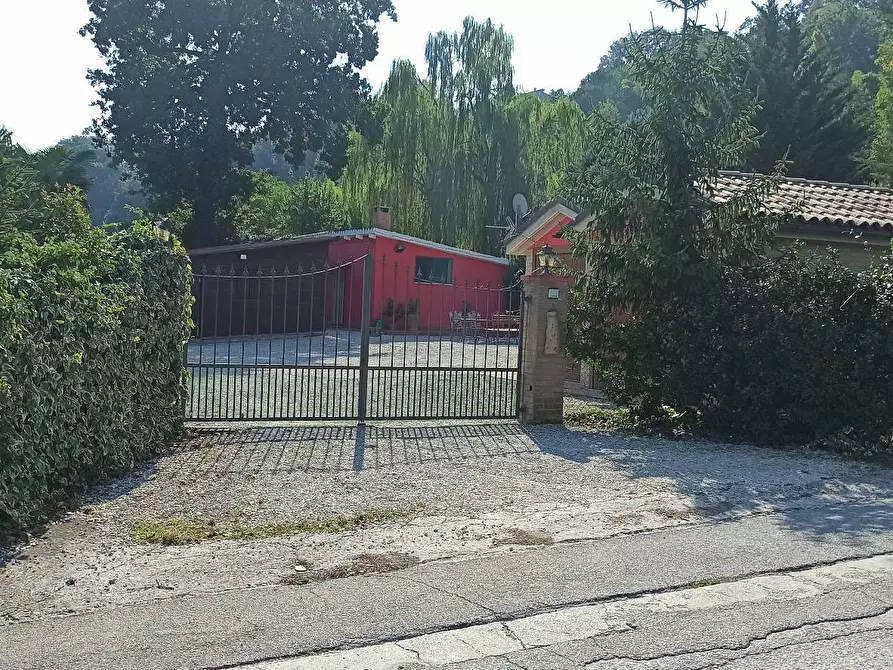 Immagine 1 di Casa indipendente in vendita  in CONTRADA PACE a Macerata
