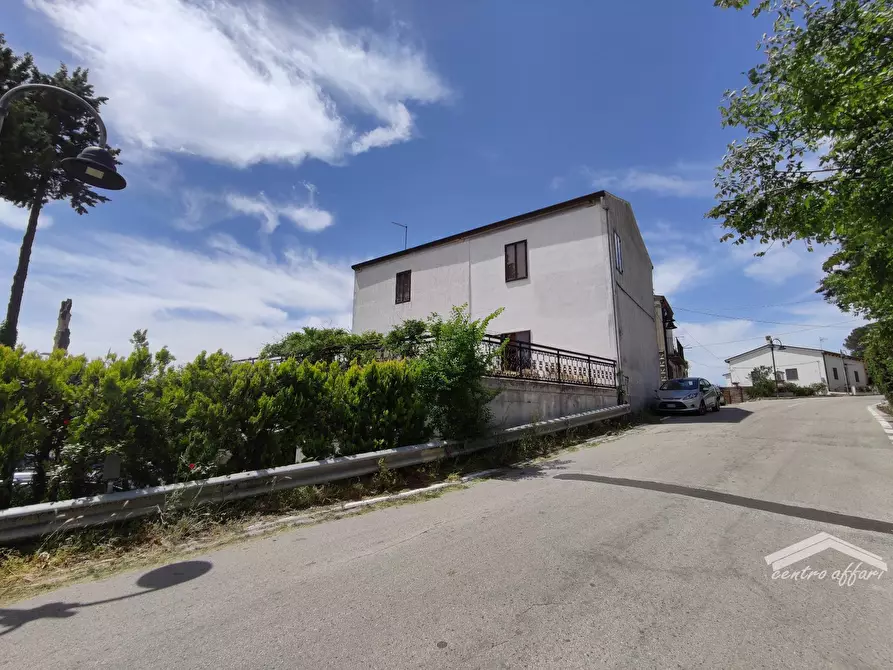 Immagine 1 di Villa in vendita  in Via Pozzillo a Toro