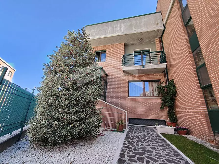 Immagine 1 di Villa in vendita  in Via Campania a Campobasso