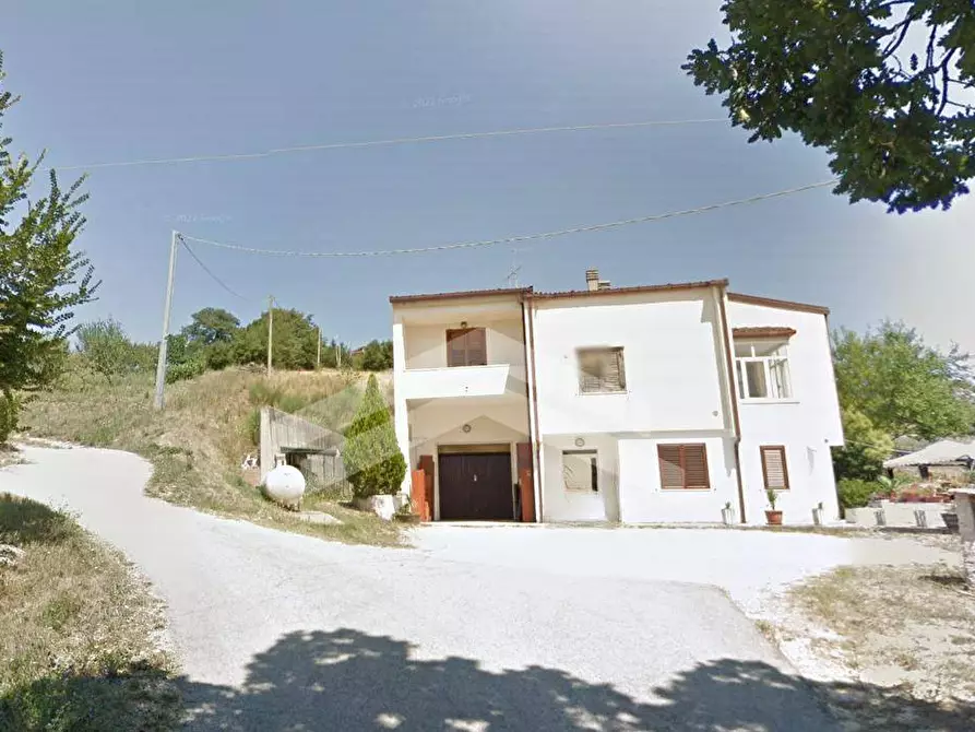 Immagine 1 di Villa in vendita  in C.da Colle delle Api a Campobasso
