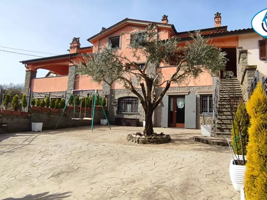 Immagine 1 di Villa in vendita  in Via del Lavatoio a Bracciano