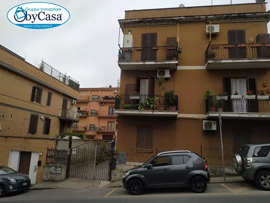 Immagine 1 di Appartamento in vendita  in Via Castiglione Della Pescaia a Roma