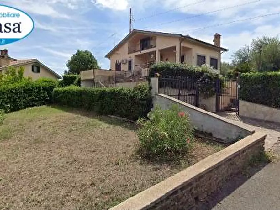 Immagine 1 di Villa in vendita  in via gennaro montanino a Bracciano