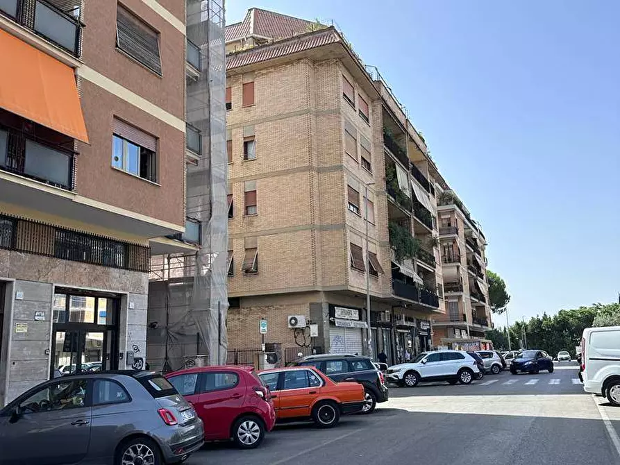 Immagine 1 di Locale commerciale in vendita  a Roma