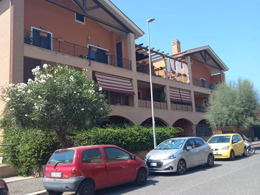 Immagine 1 di Appartamento in vendita  in Via Pierleone Ghezzi a Fiumicino