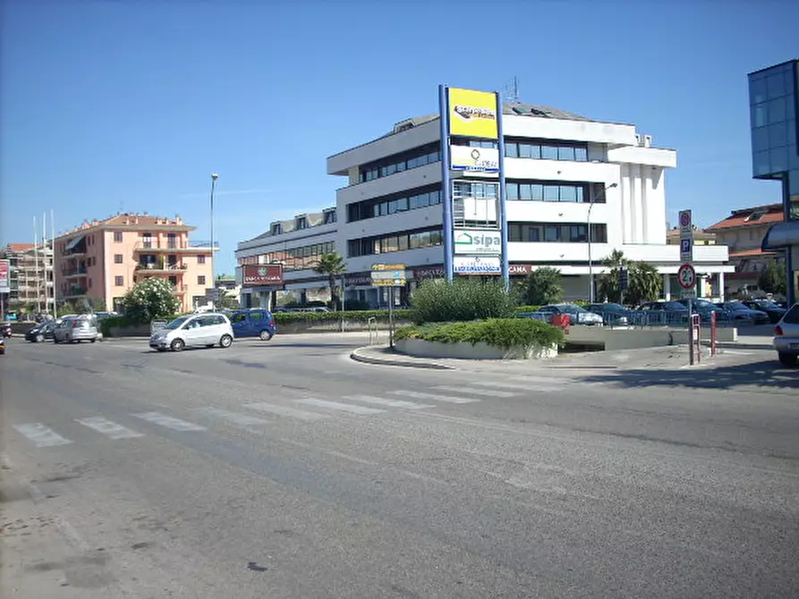 Immagine 1 di Ufficio in vendita  in Via Enrico Mattei a San Benedetto Del Tronto