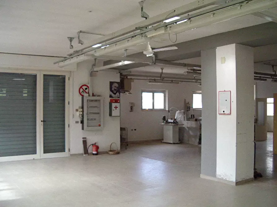 Immagine 1 di Laboratorio in affitto  in Contrada San Giovanni a Ancarano