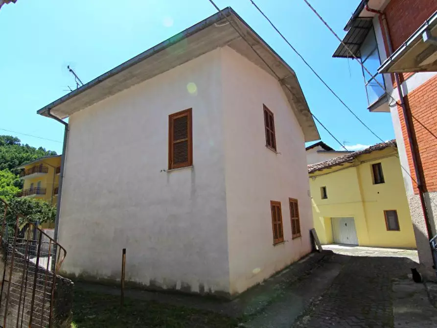 Immagine 1 di Villa in vendita  in Via dei Falegnami a Cagnano Amiterno