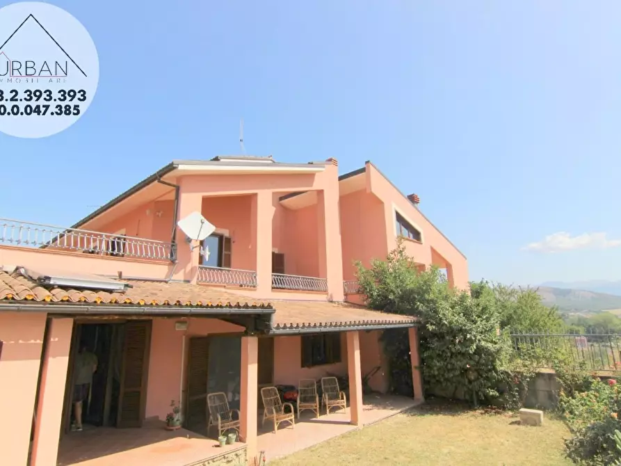Immagine 1 di Villa in vendita  in Via Miraflores a L'aquila