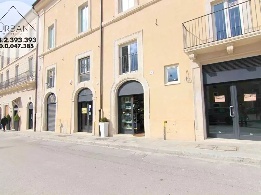 Immagine 1 di Locale commerciale in affitto  in Piazza Palazzo a L'aquila