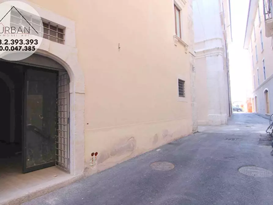 Immagine 1 di Locale commerciale in affitto  in Via Crispomonti a L'aquila