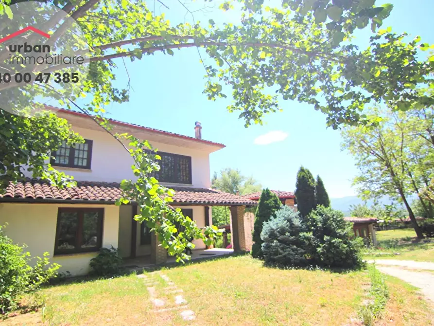 Immagine 1 di Villa in vendita  in Strada Statale 80 a L'aquila