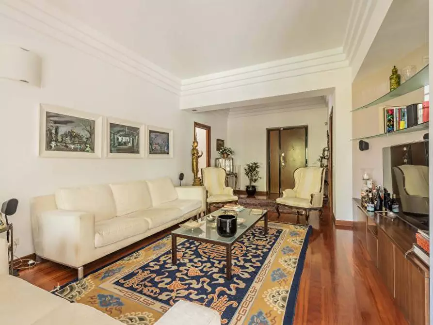 Immagine 1 di Appartamento in vendita  in Via Delle Montagne Rocciose a Roma