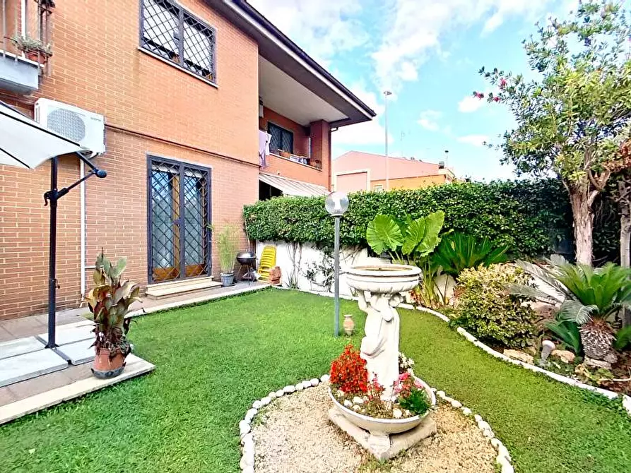 Immagine 1 di Villa in vendita  in Via Di Prato Cornelio a Roma