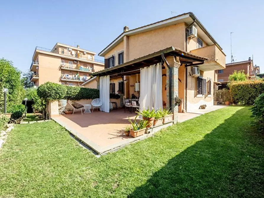 Immagine 1 di Villa in vendita  in Via Pasquale Altavilla a Roma