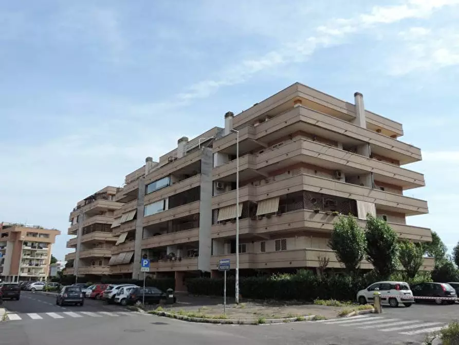 Immagine 1 di Appartamento in vendita  in Via Matte' Trucco a Roma